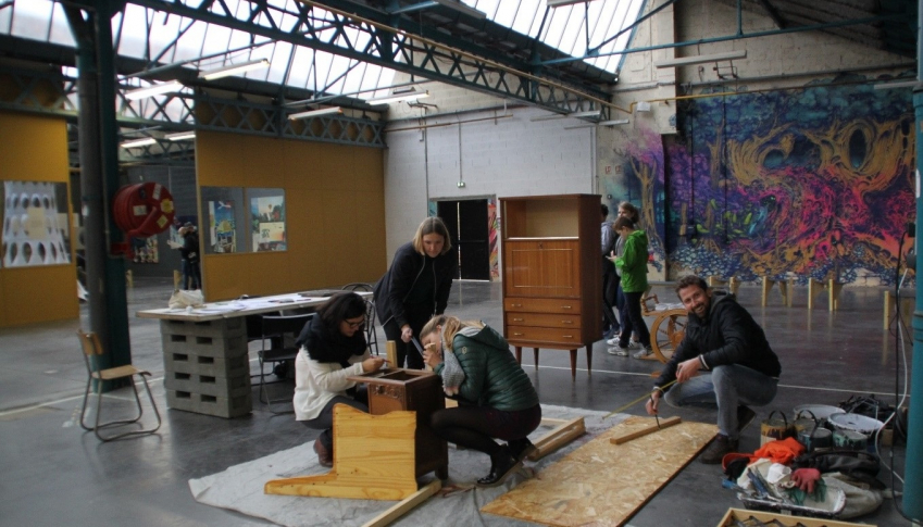 Photographie prise durant l'atelier de création de mobilier urbain idéal aux Halles du Faubourg